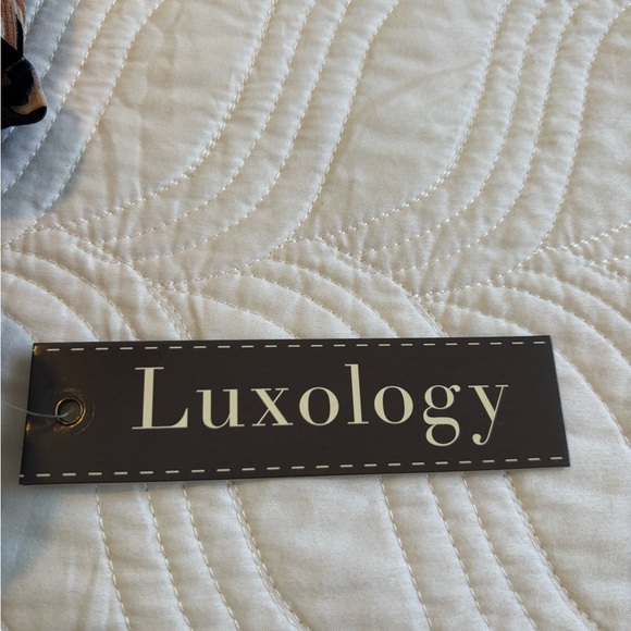 NWT Luxology Floral Pattern pantsuit/jumpsuit, on/off shoulder; wide leg, CHIC - Picture 7 of 8